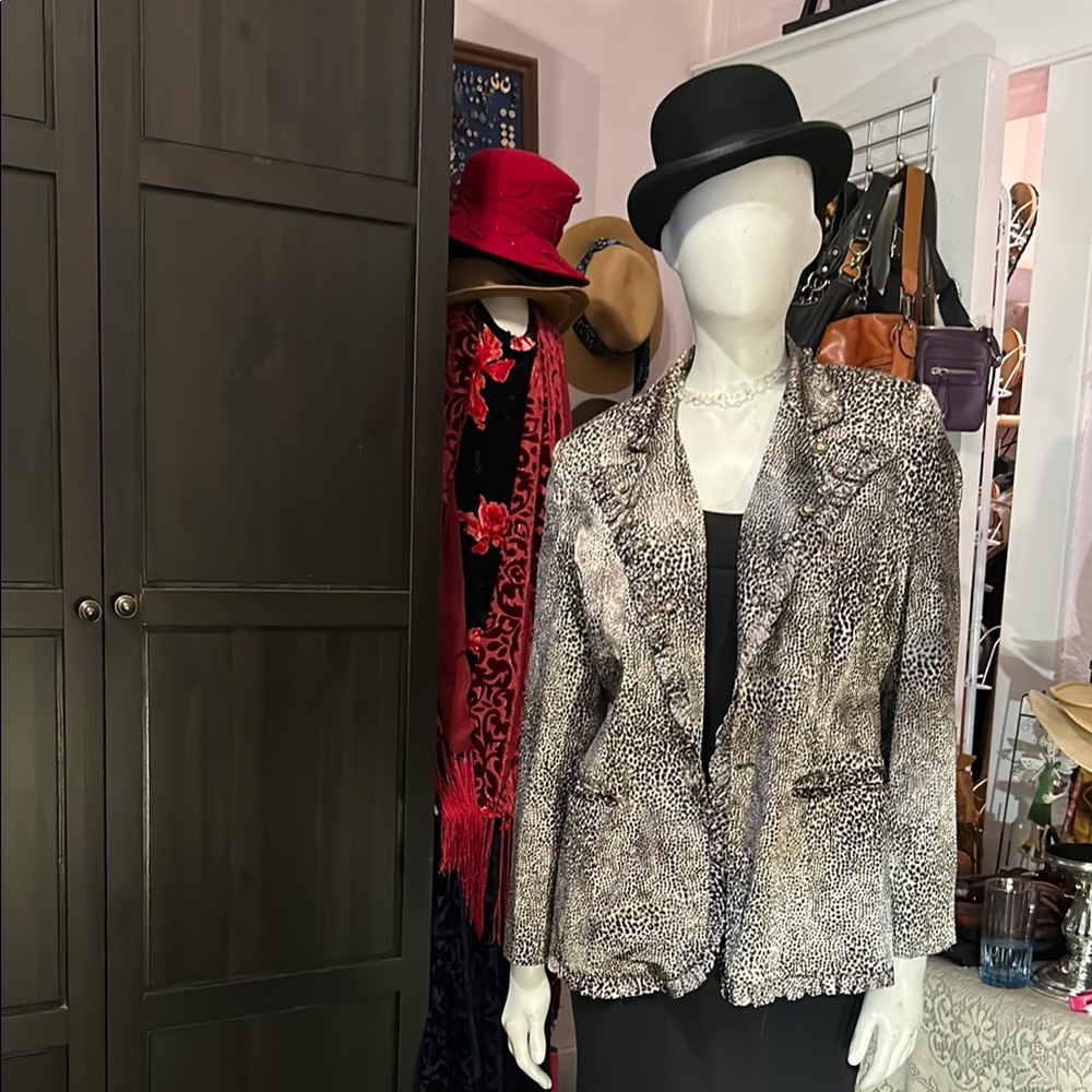 Gorgeous animal print blazer